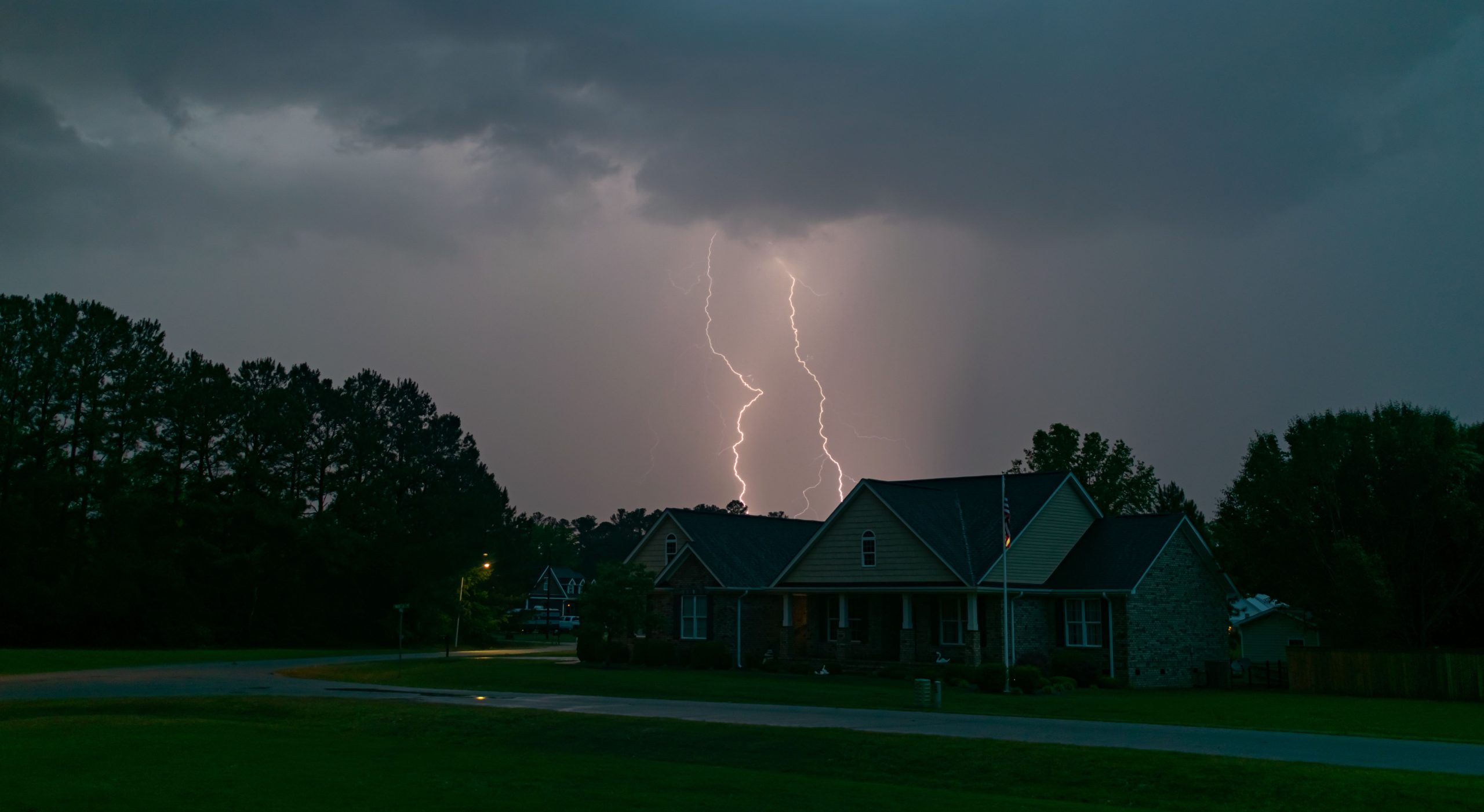 Home backup power station running essential appliances during an outage